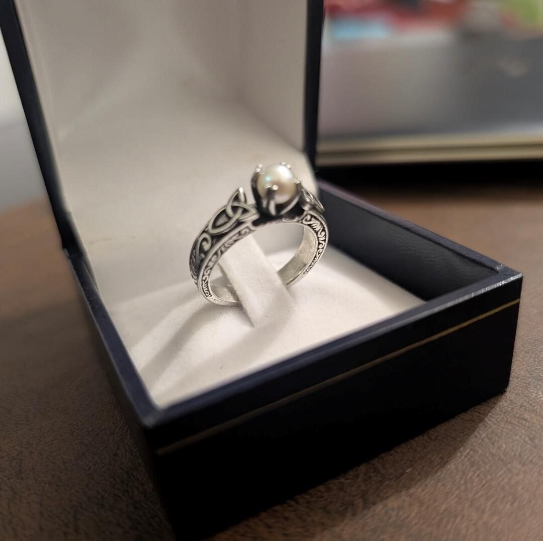 El Anillo de Khaleesi (versión Piedra perla cultivada)